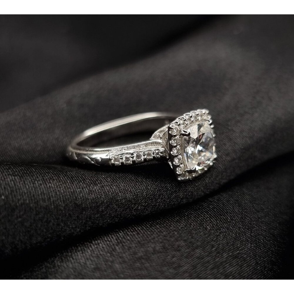 Tacori Signed Cubic Zirconia Sterling Silver 925 Ring Size 10.5